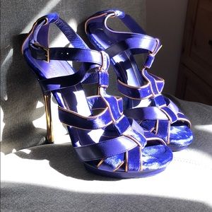 Gucci purple velvet w/ gold trim 3.5” heals